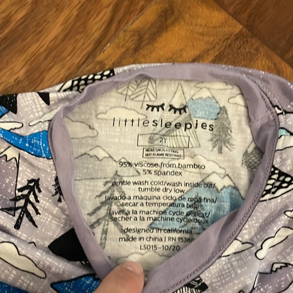 Little sleepies 2T mountains hard to find print - Picture 3 of 6